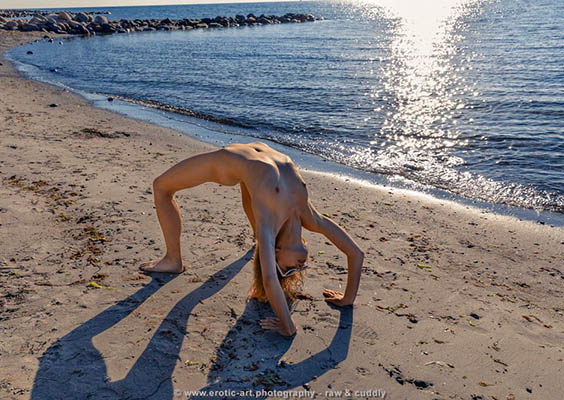 Beach Gym. Actor: Milka Vi. Artist: Jay Gee. Production: Erotic Art Photography, EAP, Erotique-Art. Beach Gym. Actor: Milka Vi. Artist: Jay Gee. Production: Erotic Art Photography, EAP.